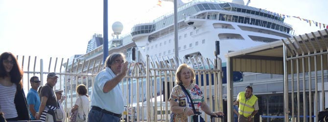 El Puerto realiza con éxito el embarque de casi 450 pasajeros del “Empress” en solo dos horas