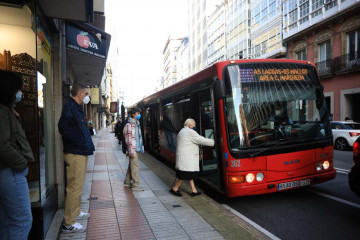 A Coruña mantiene el plan de refuerzo de buses a pesar del cambio de norma