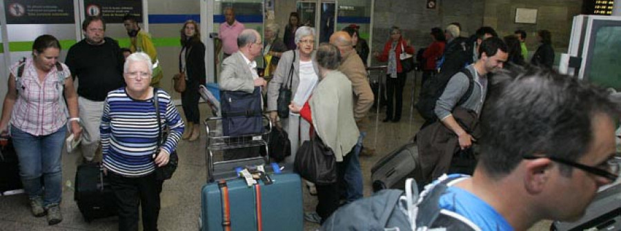 Alvedro vuelve a ser en junio el único aeropuerto gallego que gana pasajeros