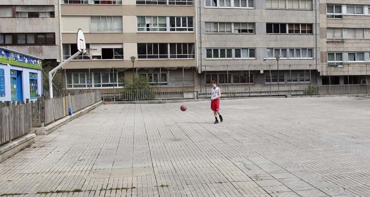 Vecinos de la plaza de San Pablo se quejan de que llevan meses sin parque para los niños