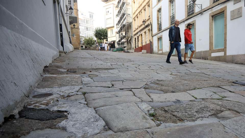 El comercio de la Ciudad Vieja urge la reforma de varias calles antes del próximo verano