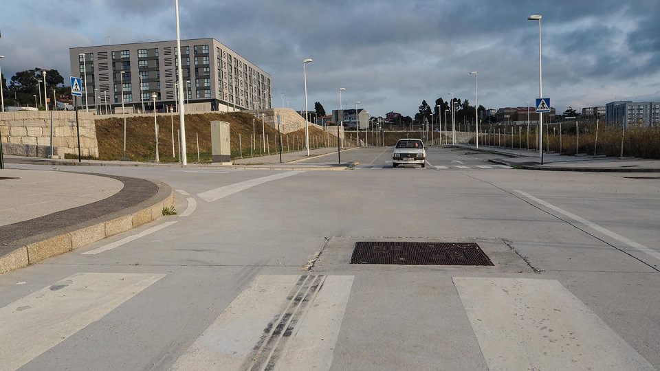 Los vecinos del Ofimático denuncian que hay conductores que utilizan la zona como pista de pruebas