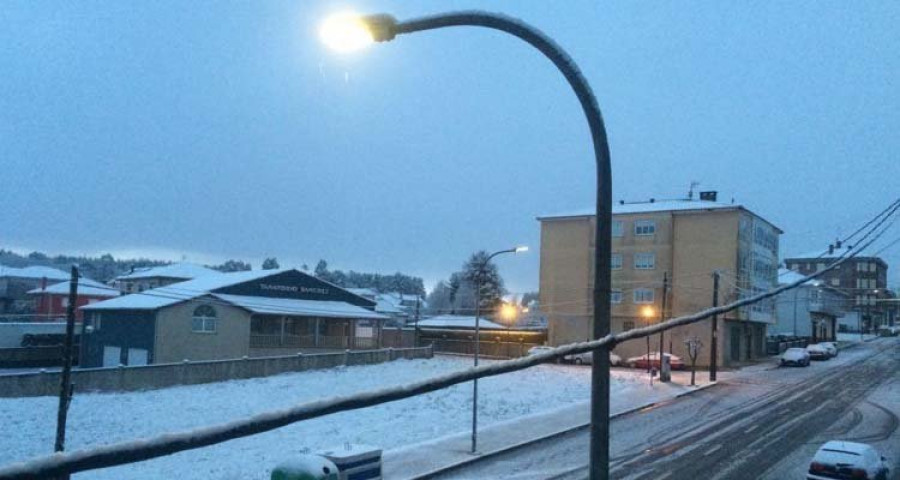 Las bajas temperaturas de la madrugada  de ayer dejan nevadas en el área brigantina