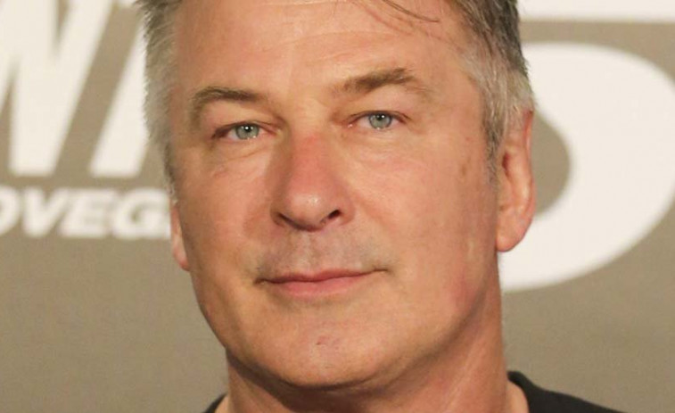 Las autoridades creen que se mezcló munición real con falsa en rodaje de Alec Baldwin