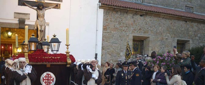 El Cristo del Buen Consuelo despide  las procesiones nocturnas por este año