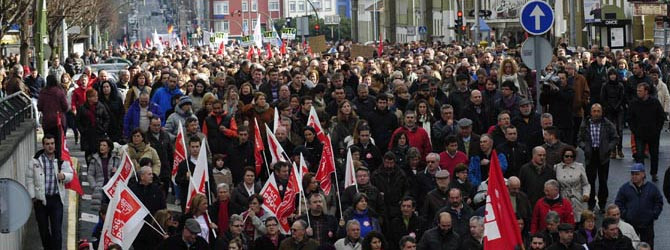 Miles de personas reclaman en Ferrol carga de trabajo para los astilleros