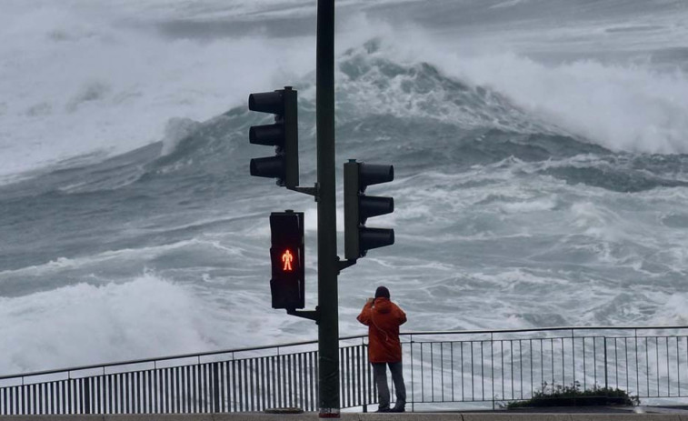 Activan la alerta naranja por temporal costero esta noche en el litoral de A Coruña y Lugo