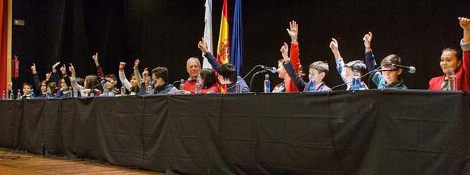 Los alumnos solicitan en un pleno infantil que Betanzos ayude a los niños refugiados