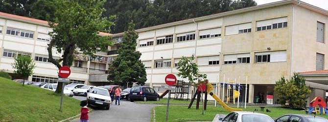 El CEIP O Mosteirón exige a la Xunta y al Ayuntamiento que aclaren su situación