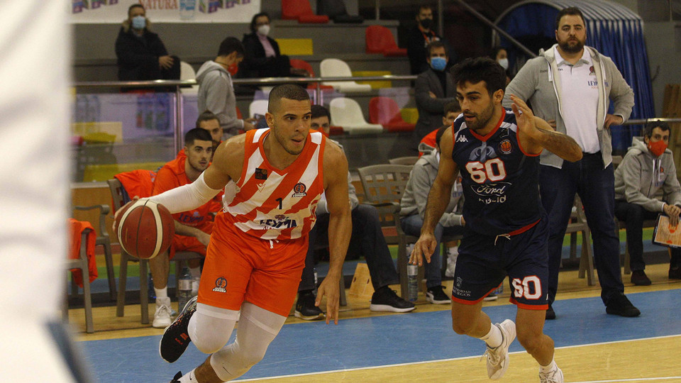 El Basquet Coruña cierra el año con derrota y mal sabor de boca