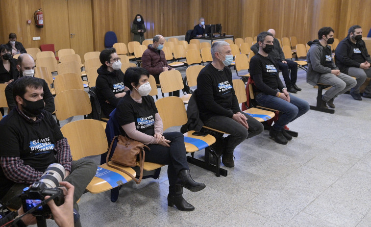 Activistas de la Casa Cornide recurrirán la multa de 180 euros, que ven 