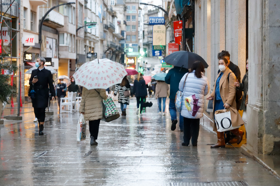 Galicia sigue a la baja en ingresados y casos activos, mientras los nuevos contagios caen de 300