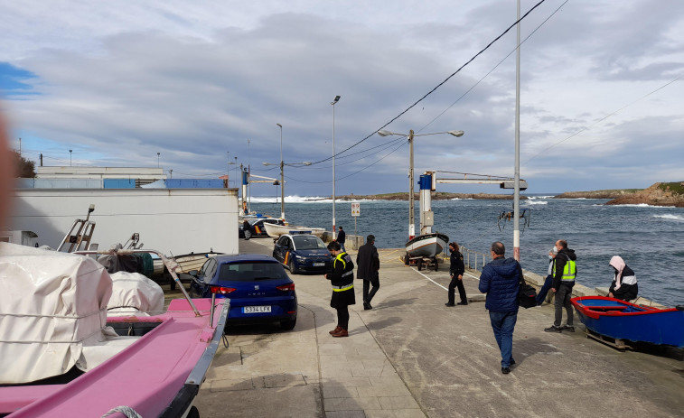 Muere un joven en O Portiño tras golpearle una ola cuando pescaba durante  una alerta naranja