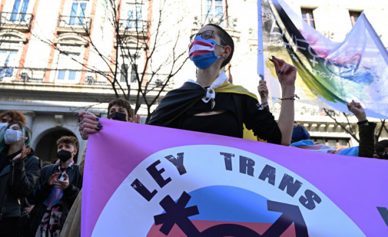 Una manifestación urge al Gobierno a aprobar la ley trans