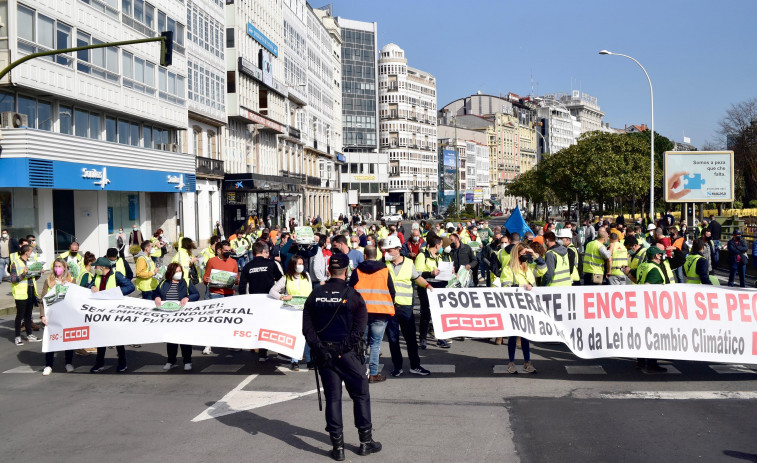 Una concentración de Ence corta Sánchez Bregua más de seis horas