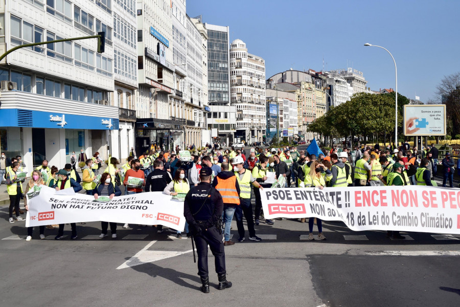 Una concentración de Ence corta Sánchez Bregua más de seis horas