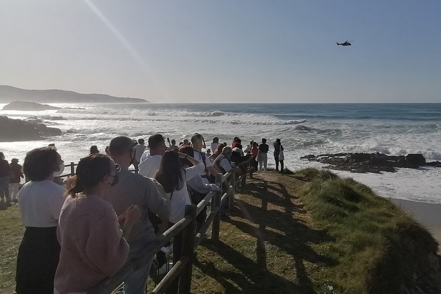 Muere ahogado un hombre de unos 40 años al que el mar arrebató en la playa de Repibelo