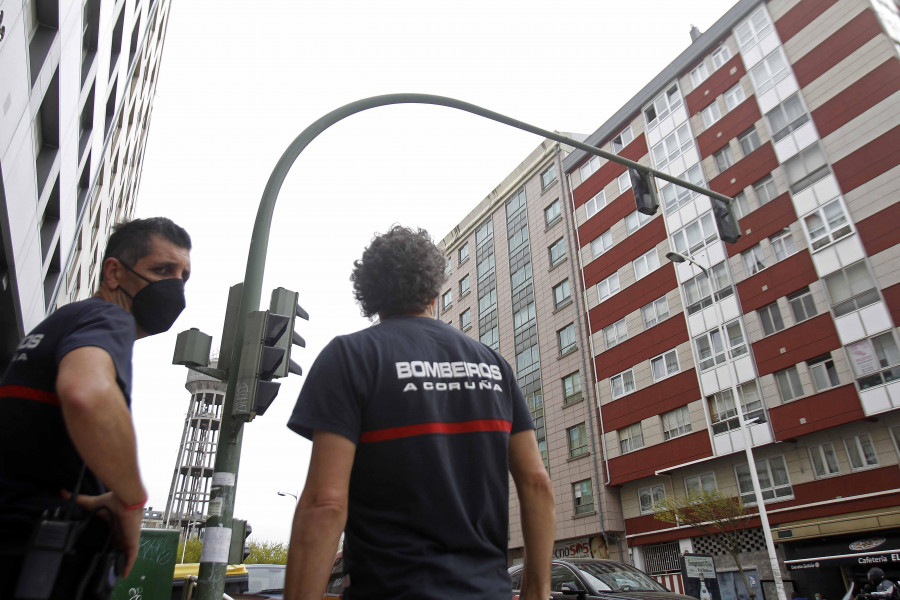 Los Bomberos acuden al Ventorrillo tras una alerta por un nido de abejas en un semáforo