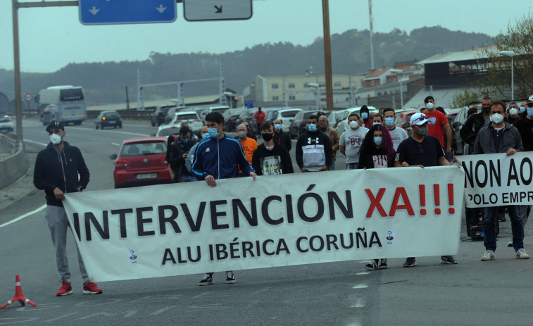 A Coruña y Avilés se unen para pedir un plan de futuro para Alu Ibérica