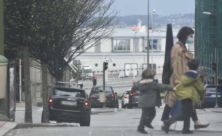 La campaña contra la doble fila rebaja las infracciones tras una semana