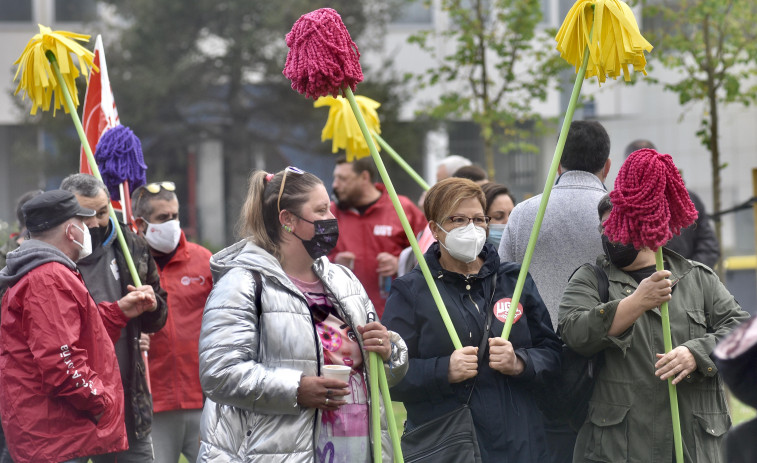 El personal de limpieza en centros públicos en A Coruña irá a la huelga el 11 y 12 de mayo