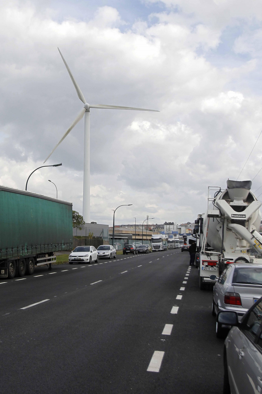 Inditex anuncia un proyecto para instalar tres aerogeneradores en Punta Langosteira