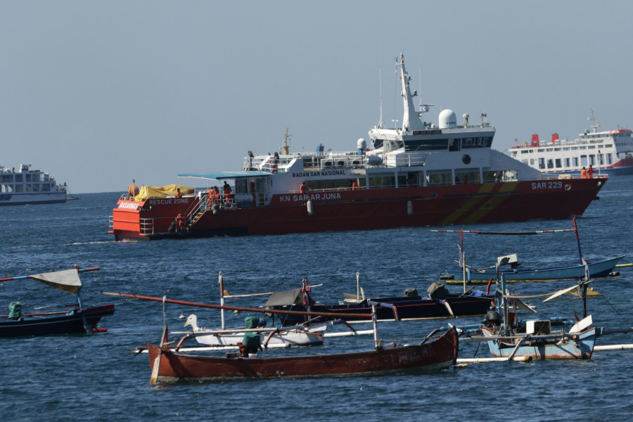 Indonesia apura las últimas horas de búsqueda del submarino desaparecido