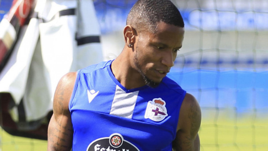 Beauvue vuelve a entrenar con el Depor tras superar sus molestias