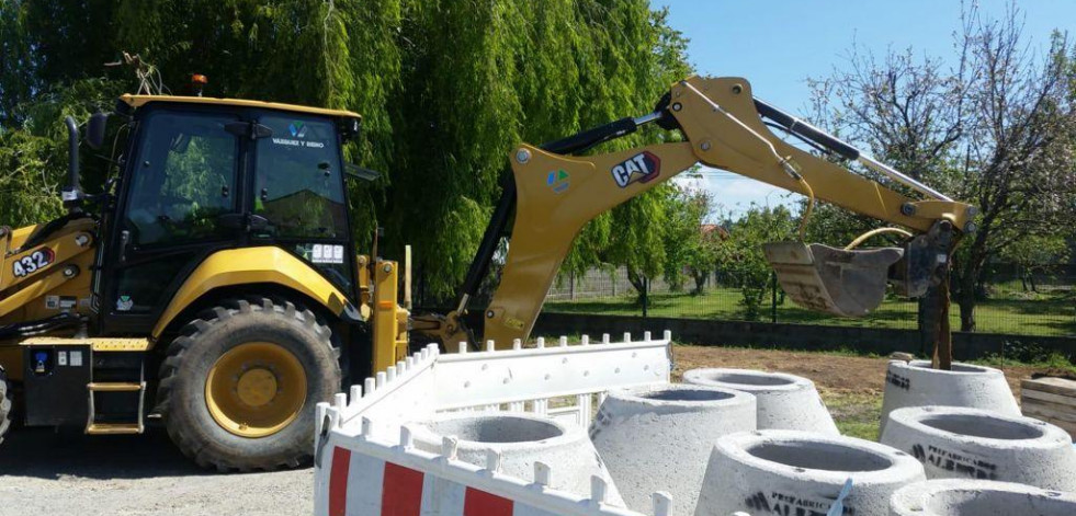 Infraestruturas inicia la instalación de tres colectores en Orto y Crendes