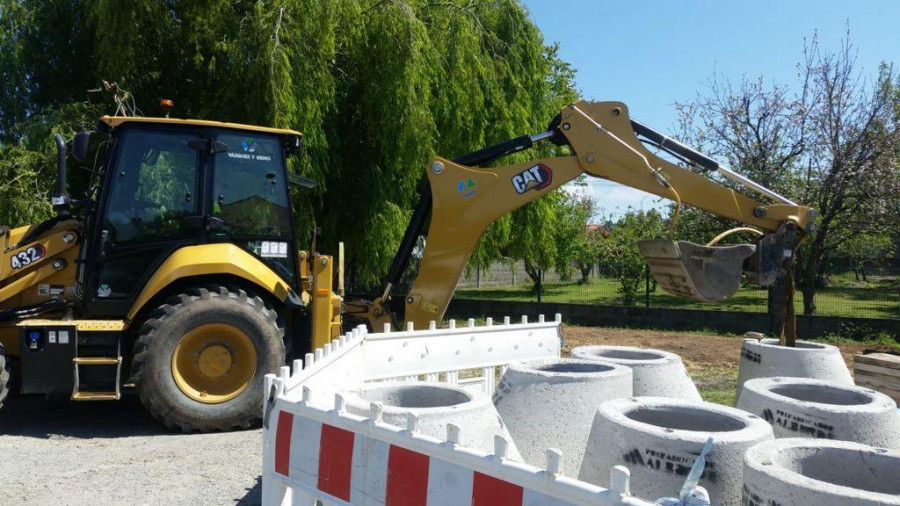 Infraestruturas inicia la instalación de tres colectores en Orto y Crendes