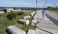 Los bloques de granito de los Cantones vuelven a O Portiño para ser colocados de nuevo