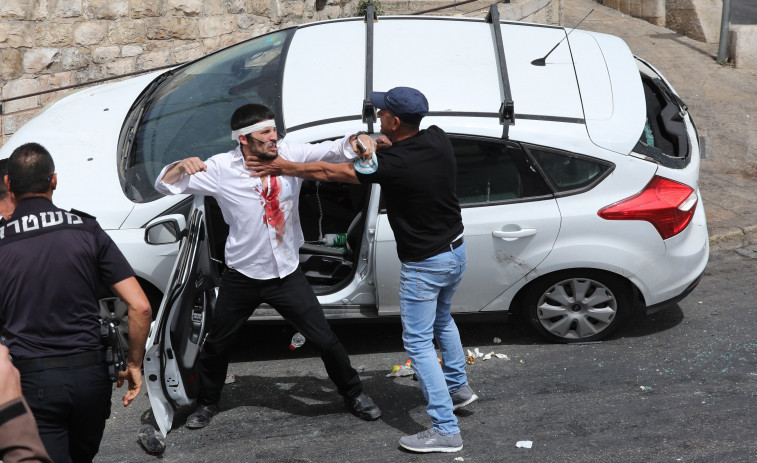 Continúa la violencia en Jerusalén en la jornada de mayor tensión en años