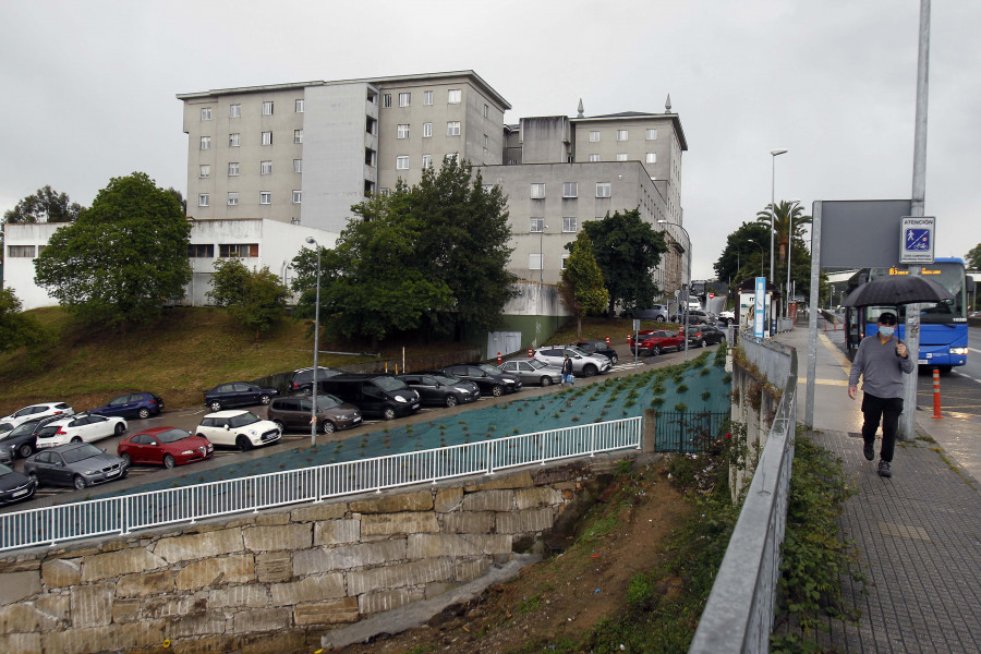 La Xunta concluye las obras de estabilización del muro del aparcamiento del Materno