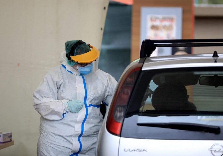 Bajan los casos y contagios en Galicia mientras se estabilizan los hospitalizados