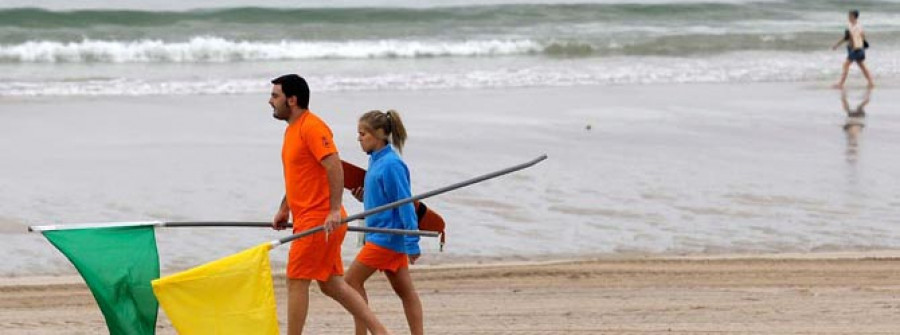 Los socorristas se adaptarán al tiempo y también vigilarán las playas en noches de aglomeraciones