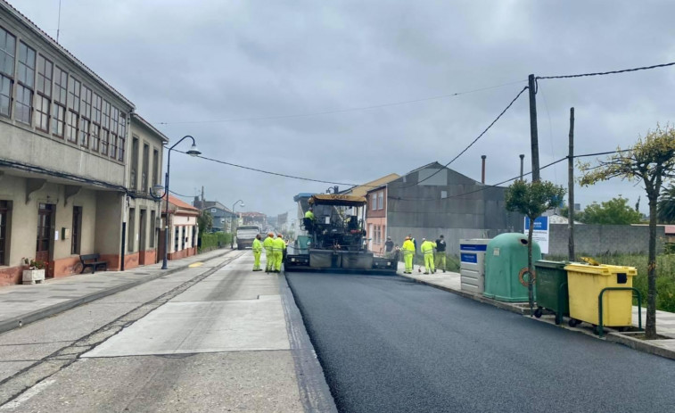 Comienzan las tareas de pavimentación de la avenida Principal, financiadas por la Diputación de A Coruña
