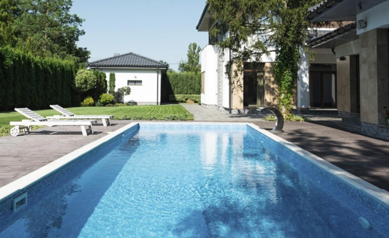 Cambre estudia fijar un sistema de turnos para llenar piscinas  y evitar incidencias con el agua