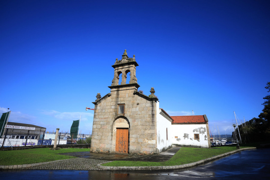 Los vecinos de Oza reclaman la antigua capilla para usos sociales y denuncian su deterioro