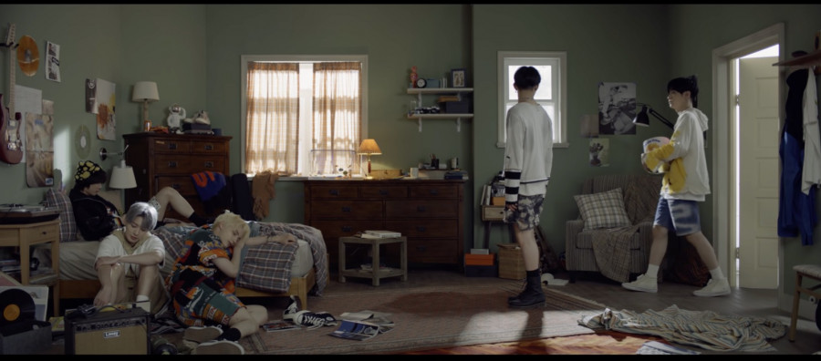​La lata de Bonilla a la Vista se cuela en el último videoclip de la banda de K-pop TXT