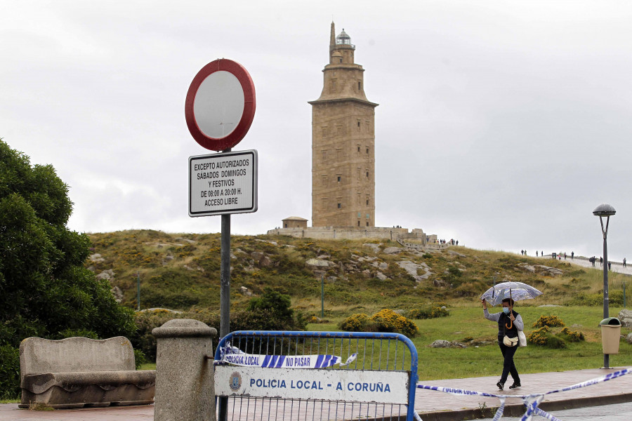 La alerta amarilla por vientos obliga a cerrar la Torre de Hércules y el CIAV este domingo