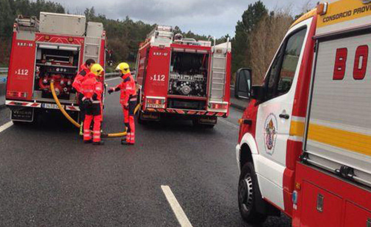 Un motorista pierde la vida tras colisionar con un poste de hormigón en Vilanova