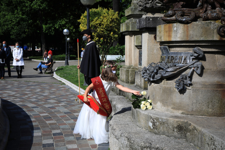 Homenaje a la mujer coruñesa en los jardines de Méndez Núñez