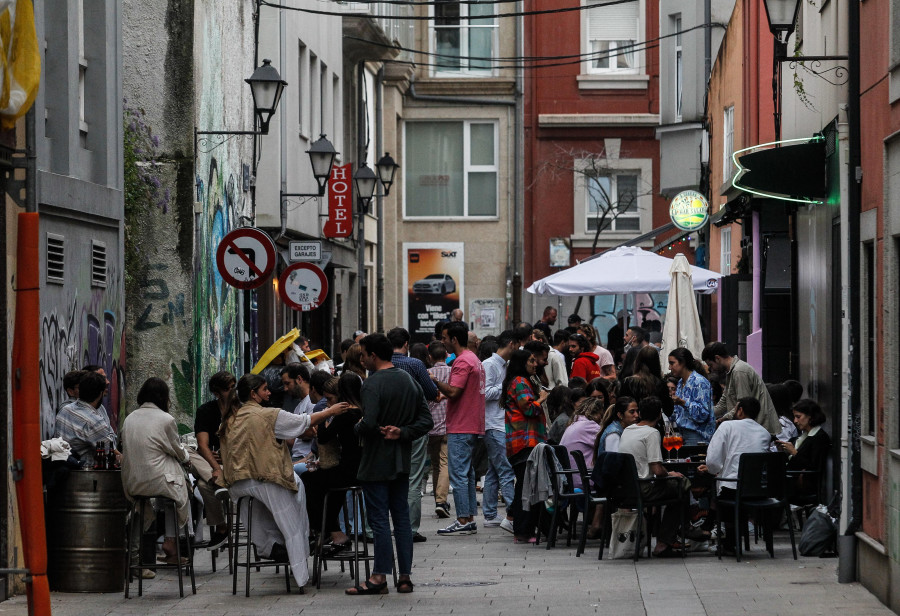 Bajan los casos activos y la presión hospitalaria, pero hay más contagios en Galicia