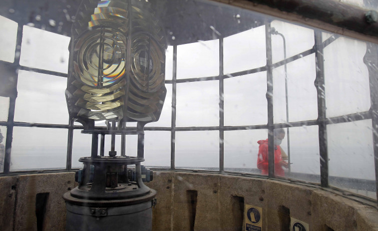 El farol de la Torre de Hércules desvela sus secretos para guiar el turismo de la ciudad