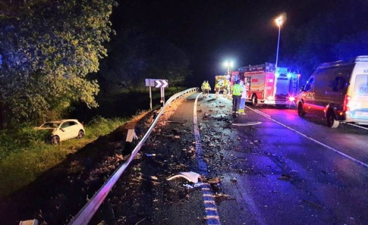 Muere un varón de 67 años en la colisión frontal de dos coches en O Irixo