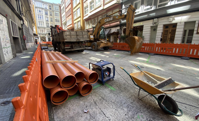 El Ayuntamiento inicia hoy las obras de mejora del saneamiento en la calle de Laxe, en Feáns