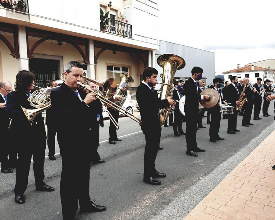 La Banda de Abegondo retoma la actividad festiva en Oza