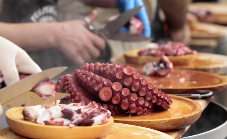 El San Froilán recupera las tradicionales casetas del pulpo