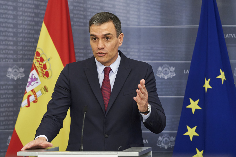 Una alerta por avión no identificado interrumpe en Lituania la comparecencia de Sánchez en la base militar de la OTAN