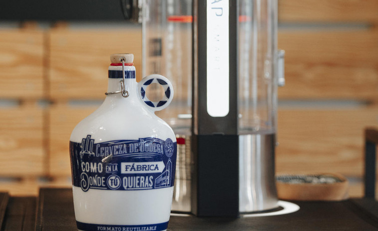 Estrella Galicia presenta junto a Sargadelos  el formato “Growler de Cerveza de Bodega”